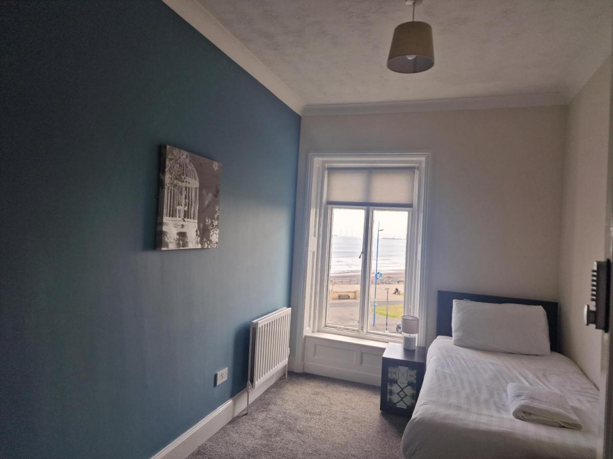 2 The Green, Exceptional Large House, Sea Views Loads Of Bathrooms Seaton Carew Esterno foto
